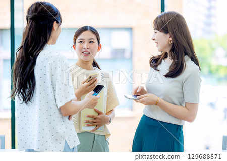 Young college student smartphone 129688871