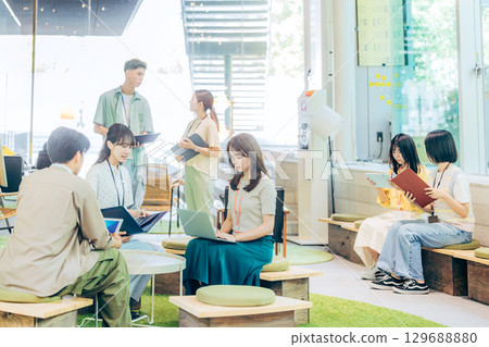 Business woman working in the office Business woman working in the office 129688880