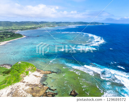 Cape Ayamaru in summer (Amami Oshima, Kagoshima Prefecture) Cape Ayamaru in summer (Amami Oshima, Kagoshima Prefecture) 129689372