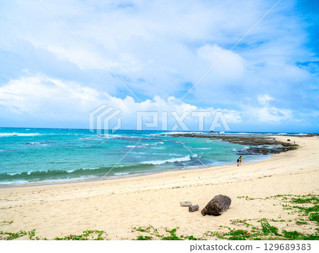 Tomori Beach in summer (Amami Oshima, Kagoshima Prefecture) 129689383