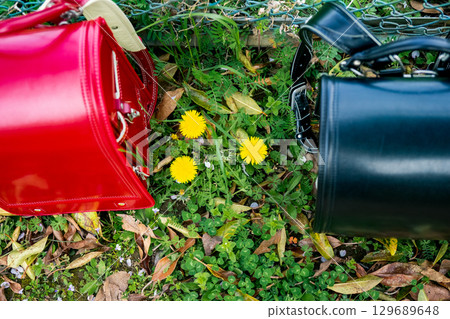 一個書包 一個書包 129689648