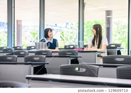 大學形象 129689710