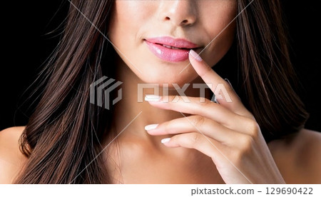 美麗的女性手 129690422