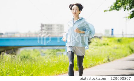 Young woman running sports image 129690807