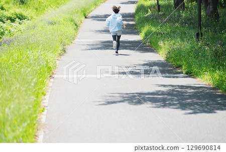 Young woman running sports image 129690814