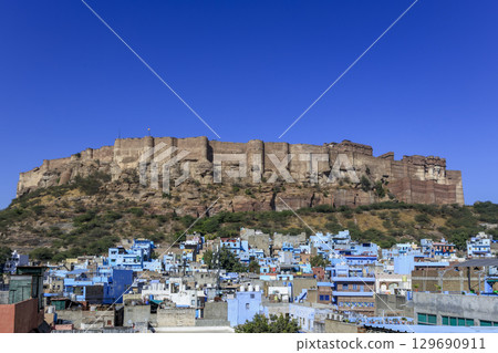 Jodhpur cityscape and Mehrangarh Fort Jodhpur cityscape and Mehrangarh Fort 129690911