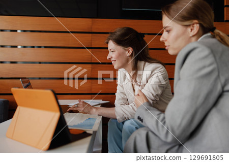 Collaboration among professionals is crucial for boosting productivity in modern offices 129691805