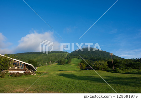 日本島根縣三瓶山的清晨景色非常美麗 日本島根縣三瓶山的清晨景色非常美麗 129691979