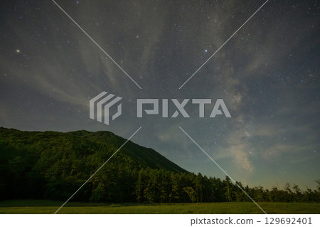 A very beautiful starry sky at Mt. Sanbe in Shimane Prefecture, Japan A very beautiful starry sky at Mt. Sanbe in Shimane Prefecture, Japan 129692401