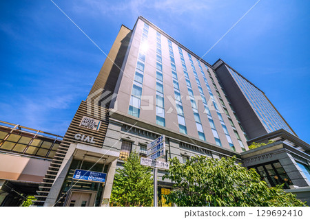 日本櫻木町站綜合大樓 JR 東日本橫濱櫻木町大都會酒店等橫濱城市景觀景觀。 129692410