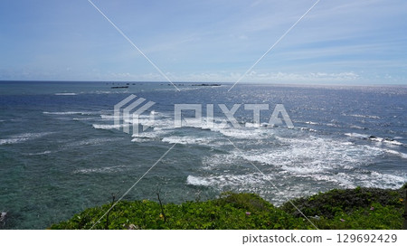 Cape Higashihennazaki (Miyako Island) jutting out into the emerald green sea 129692429