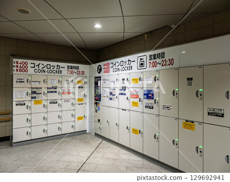 Cashless payment-compatible coin lockers (rental lockers) in underground passages in the city center 129692941