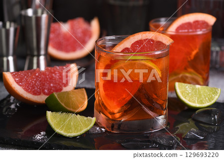 Grapefruit Prosecco Gin Spritz Cocktail 129693220