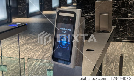 建立安全門和生物辨識認證系統 建立安全門和生物辨識認證系統 129694020