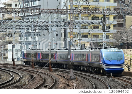 超級白兔特快列車穿越四線東海道本線著名的元町彎道 超級白兔特快列車穿越四線東海道本線著名的元町彎道 129694402