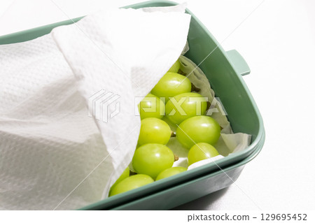 How to store grapes 129695452