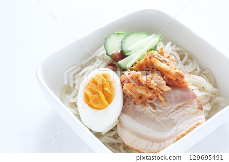 韓國食品冷面 129695491