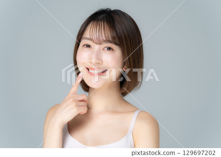 牙科護理美容年輕女子 129697202