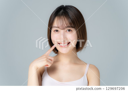 牙科護理美容年輕女子 129697206