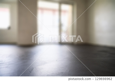 Empty unfinished apartment in process of renovation 129698962