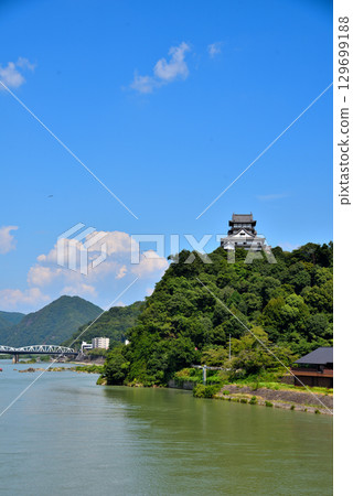 Inuyama Castle and the Kiso River in Aichi Prefecture 129699188