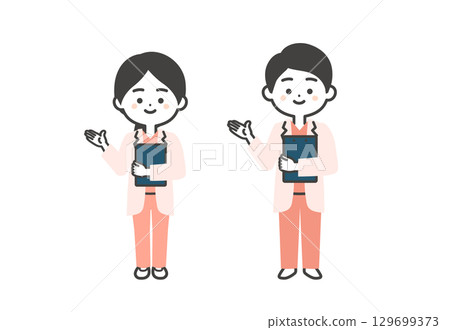 一位身穿手術服和白大褂的男醫生和女醫生拿著文件指著 129699373