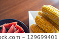 玉米和西瓜為夏天增添色彩 129699401