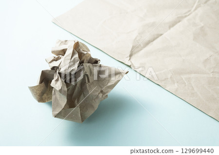 Paper cushioning material 129699440