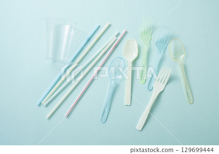 plastic tableware 129699444