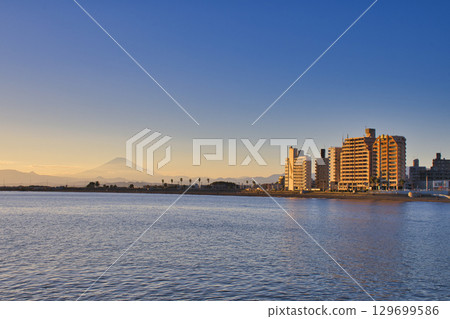 [藤澤市] 片瀨海灘的日落 129699586