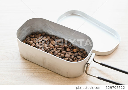 在戶外的餐廳烘烤 在戶外的餐廳烘烤 129702522