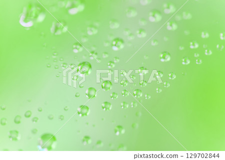 水滴/綠色背景素材 水滴/綠色背景素材 129702844