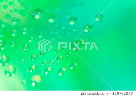 水滴/綠色背景素材 水滴/綠色背景素材 129702877