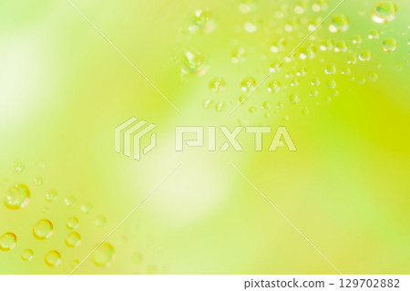 水滴/綠色背景素材 129702882