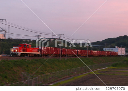 Mizushima Rinkai Railway → Freight train on the Sanyo Main Line (pulled by DD200) 129703070