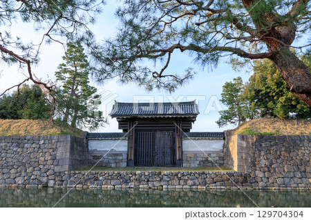 京都二條城南門的夜景（京都府京都市中京區） 129704304