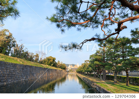 Evening view of Nijo Castle's outer moat in Kyoto (Nakagyo Ward, Kyoto City, Kyoto Prefecture) Evening view of Nijo Castle's outer moat in Kyoto (Nakagyo Ward, Kyoto City, Kyoto Prefecture) 129704306