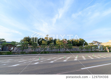 Evening view of Nijo Castle in Kyoto, Southeast Corner Tower and South Gate (Nakagyo Ward, Kyoto City, Kyoto Prefecture) Evening view of Nijo Castle in Kyoto, Southeast Corner Tower and South Gate (Nakagyo Ward, Kyoto City, Kyoto Prefecture) 129704308