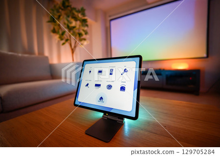 A scene in the room 129705284