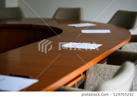 深情的會議室 129705292