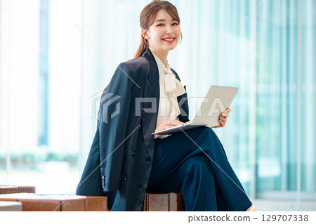 女銷售員業務 129707338