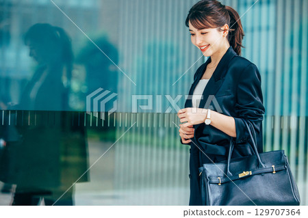 通勤的商界女強人 129707364