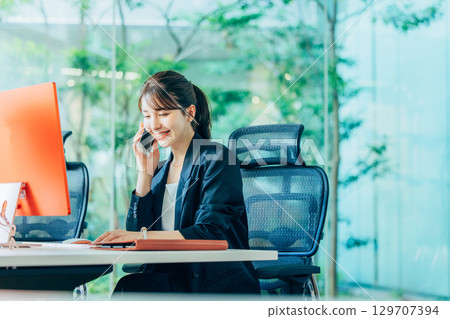 Business woman calling in the office 129707394