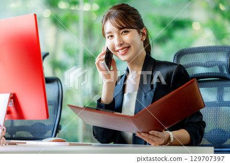 Business woman calling in the office 129707397