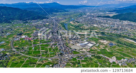 嫂舍梯田、千曲川和長野盆地的空中全景 129713684
