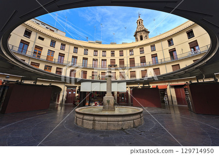 Placa Redona in Valencia with view on the tower of the church of Santa Caterina 129714950