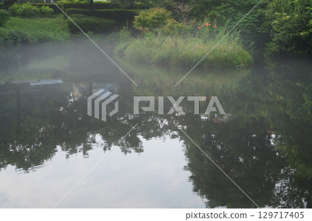 Park morning Park morning 129717405