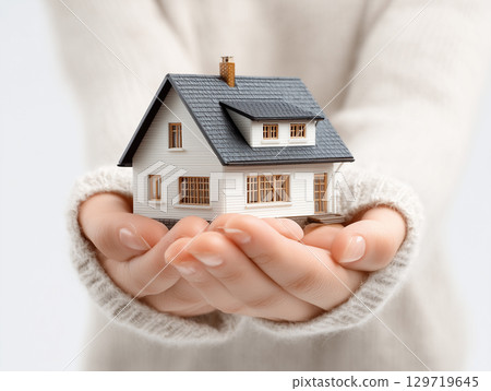 A model house in hand. Image material for building your own home 129719645