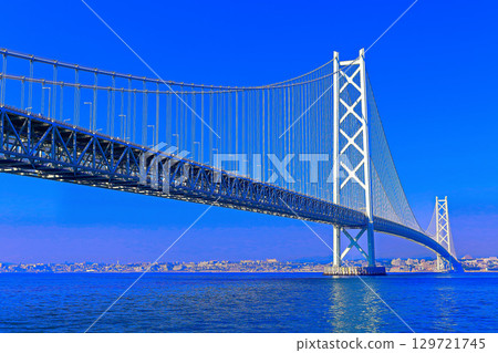 [Hyogo Prefecture] Akashi Kaikyo Bridge under a blue sky 129721745