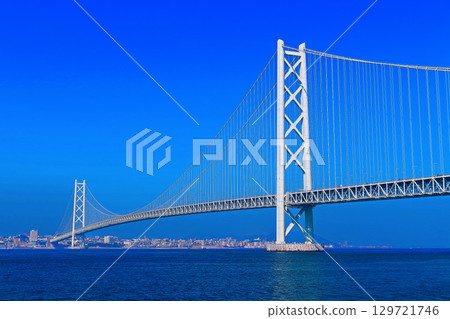 [Hyogo Prefecture] Akashi Kaikyo Bridge under a blue sky 129721746
